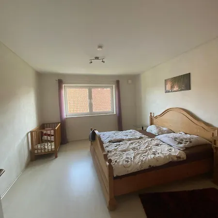 Quiet 2 Balcony Desk 15 Min To Ramstein *