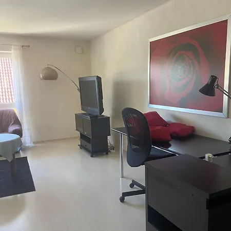 Quiet 2 Balcony Desk 15 Min To Ramstein Διαμέρισμα *